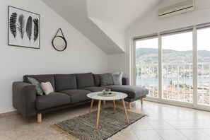 Apartment, 3 Bedrooms | Living room | Flat-screen TV - Apartment Ria (Dubrovnik)