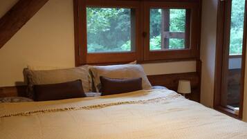 Individually furnished, iron/ironing board, travel cot, free WiFi