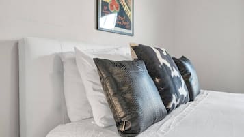 3 Schlafzimmer, Schreibtisch, Bügeleisen/Bügelbrett, Reisekinderbett