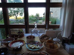 Breakfast buffet - Gite Cal Pai (Eyne)