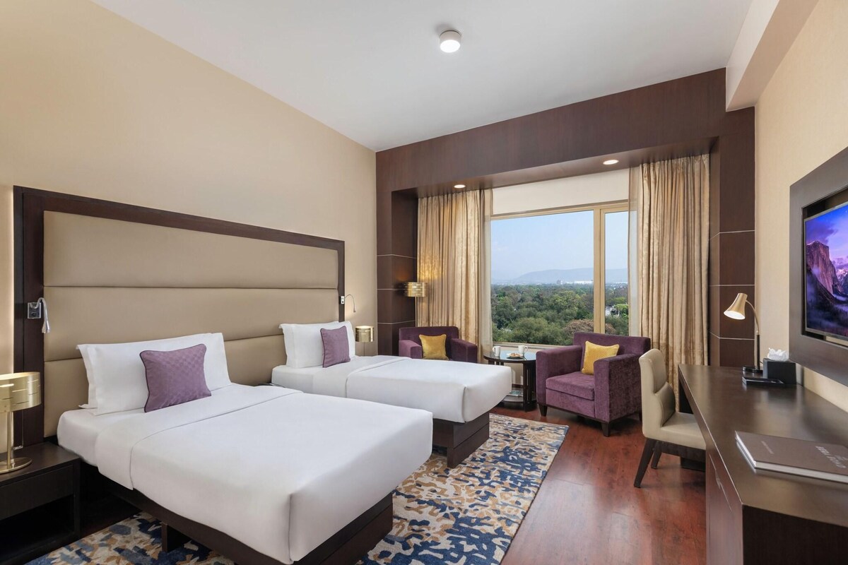 Deluxe Room King Bed