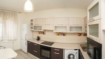 Apartment | Private kitchen | Fridge, microwave, oven, stovetop