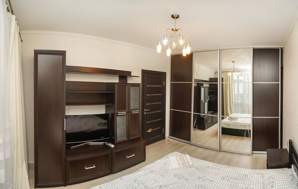 Apartment | Living room | Flat-screen TV - Apart Kiev Chernovola 27 (Kyiv)