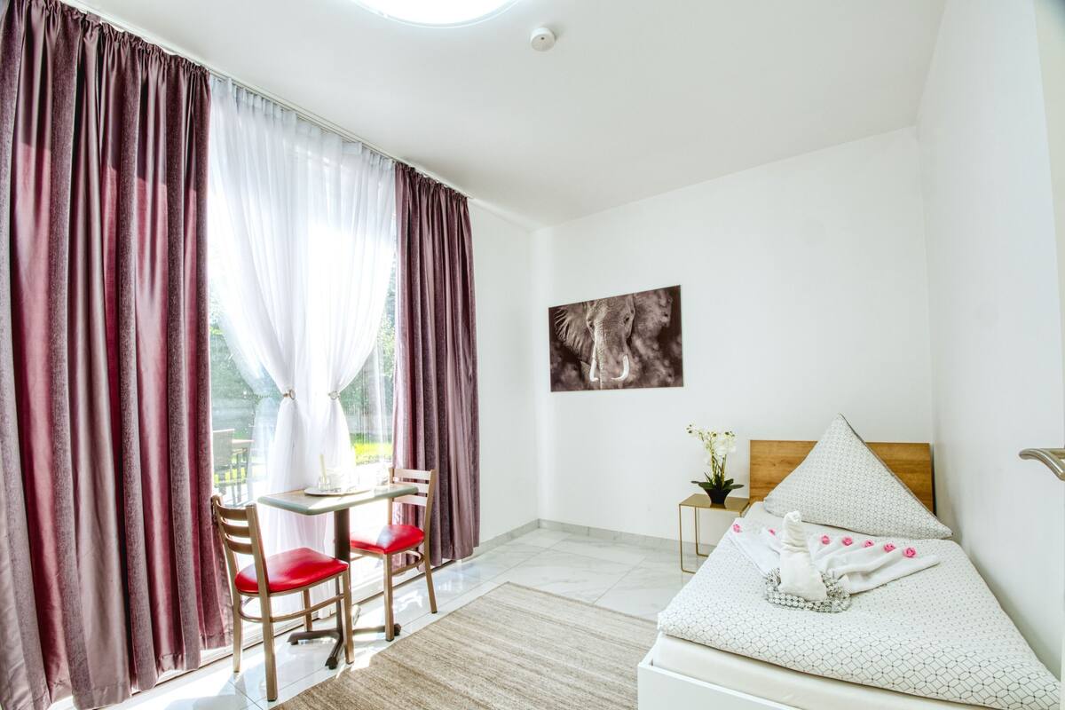 Standard Single Room, Shared Bathroom | WiFi (free), bed sheets
