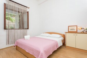 Apartment, 2 Schlafzimmer | 2 Schlafzimmer, Bügeleisen/Bügelbrett, kostenloses WLAN, Bettwäsche