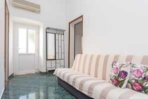 Apartment, 2 Schlafzimmer | 2 Schlafzimmer, Bügeleisen/Bügelbrett, kostenloses WLAN, Bettwäsche