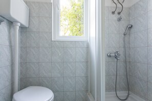 Apartamento, 2 quartos | Chuveiro