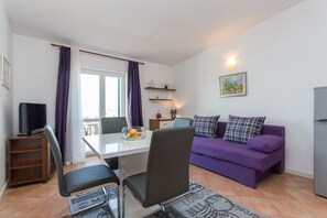 아파트, 침실 1개 | 거실 공간 | 평면 TV