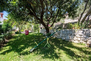 Children’s play area – outdoor