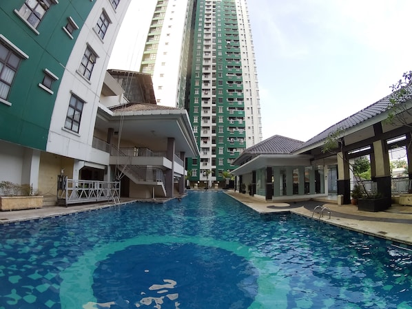 Outdoor pool - Apatel Salemba Residence Lt.25 (Jakarta)