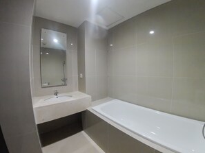 Apartment, 1 Schlafzimmer | Badezimmer | Duschwanne, Handtücher, Seife, Shampoo