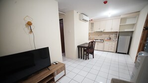 Ảnh chưa phân loại, 2 trong số 28 ảnh, nút