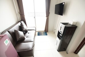 Apartment, 1 Bedroom | Ruang tamu | TV LCD 