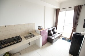 Appartement, 1 chambre | Cuisinette privée | Surface de cuisson, bouilloire électrique, vaisselle et ustensiles