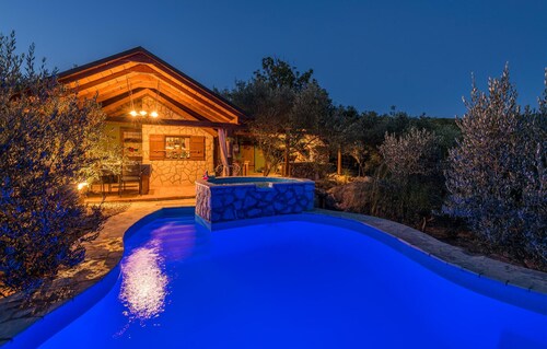 2 bedroom awesome home in Punat