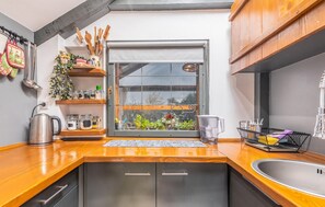 Fridge, stovetop, coffee/tea maker - 2 bedroom awesome home in Punat (Punat)