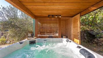 Bañera de hidromasaje exterior