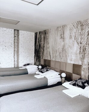 Habitación empresarial triple (P6) | 1 habitación, wifi gratis y ropa de cama 