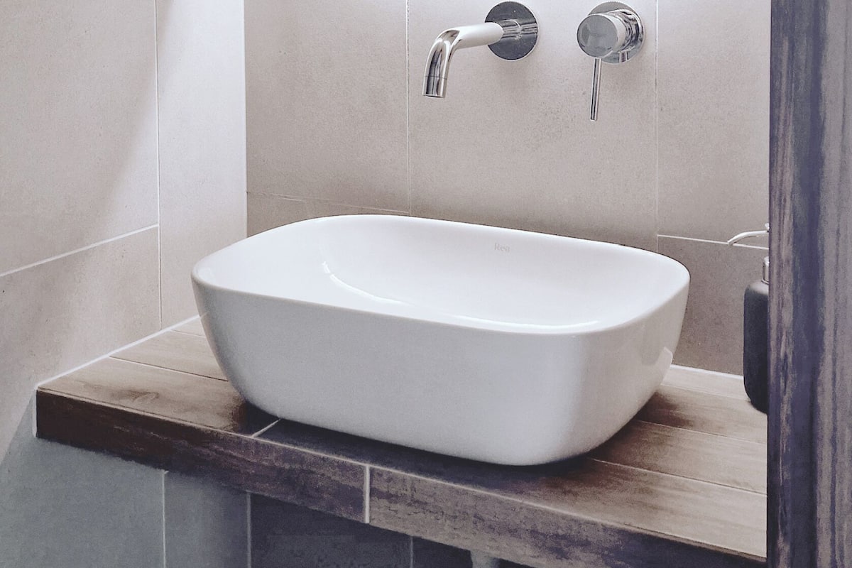 Business-Zweibettzimmer (P1) | Badezimmer | Dusche, Regendusche, Haartrockner, Handtücher