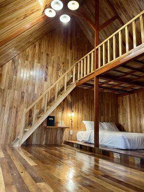 Chambre familiale, non-fumeur, vue sur le jardin | Literie de qualité, lit avec matelas en mousse à mémoire, minibar