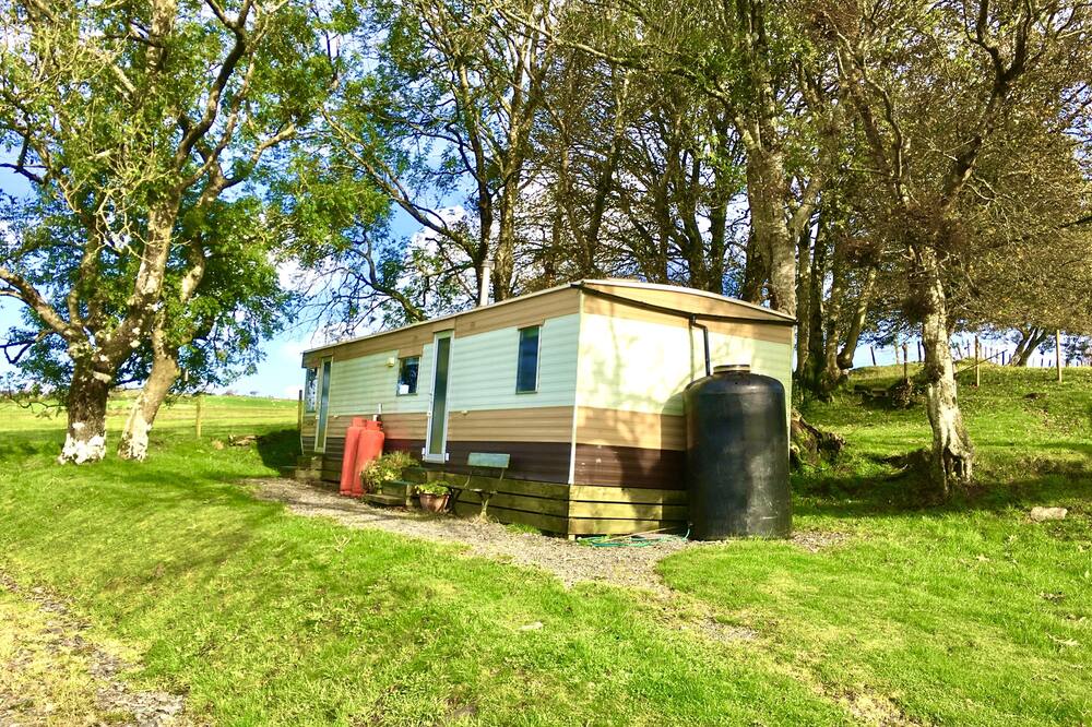 Rural Cambrian retreat amidst Welsh pastures