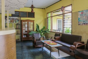 Lobby sitting area - OYO Life  1708 Hotel Budi Famili 1 Syariah (Ciamis)
