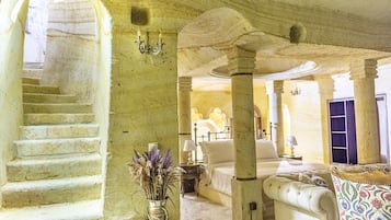 King Cave Suite | 1 間臥室、高級寢具、迷你吧、客房內保險箱