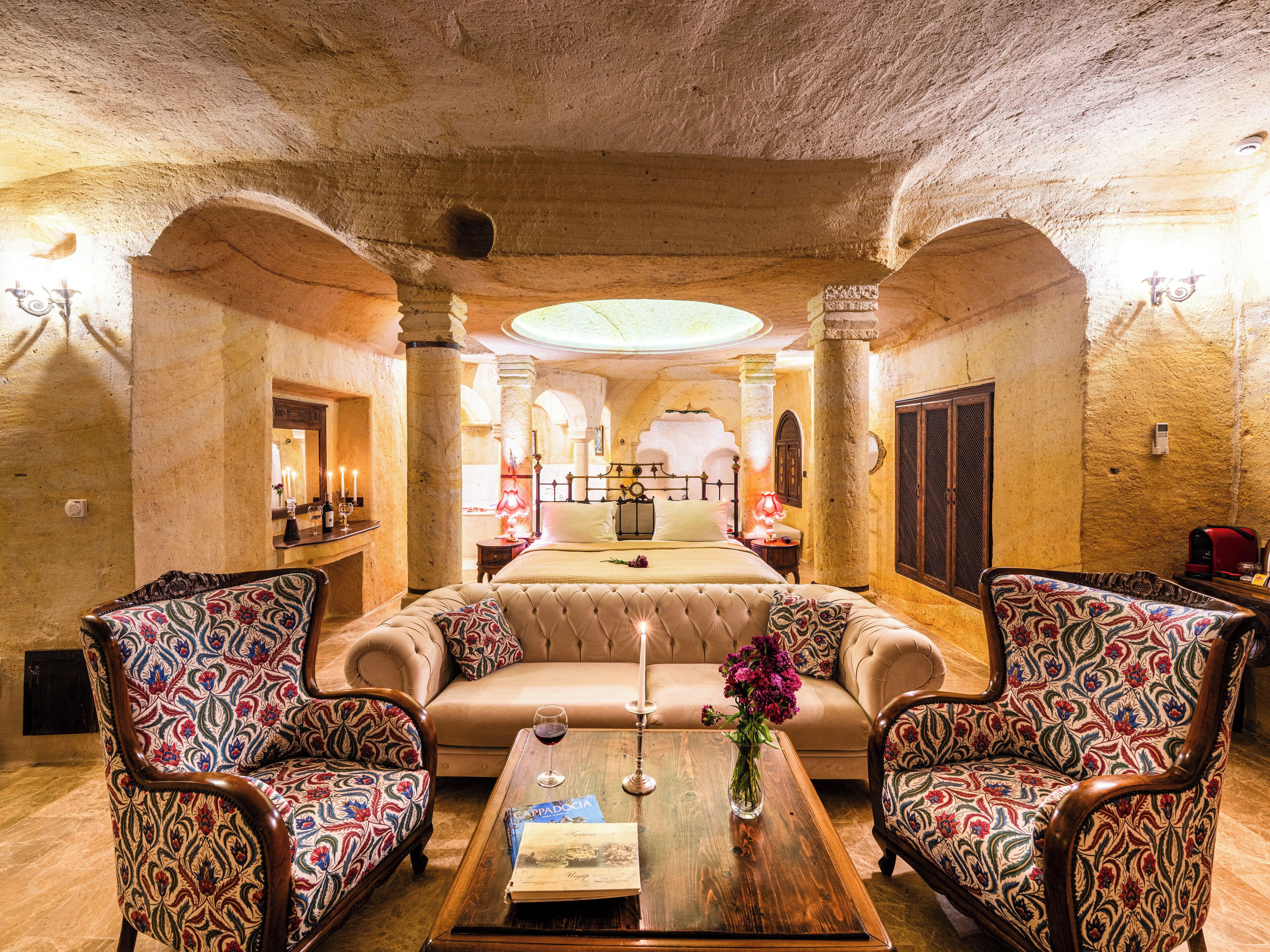 King Cave Suite | Premium bedding, minibar, in-room safe, individually decorated