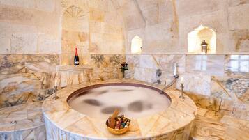 Jetted bathtub