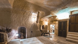 Harem Cave Suite | Premium bedding, down comforters, memory foam beds, minibar - Zeydem Suites (Ürgüp)