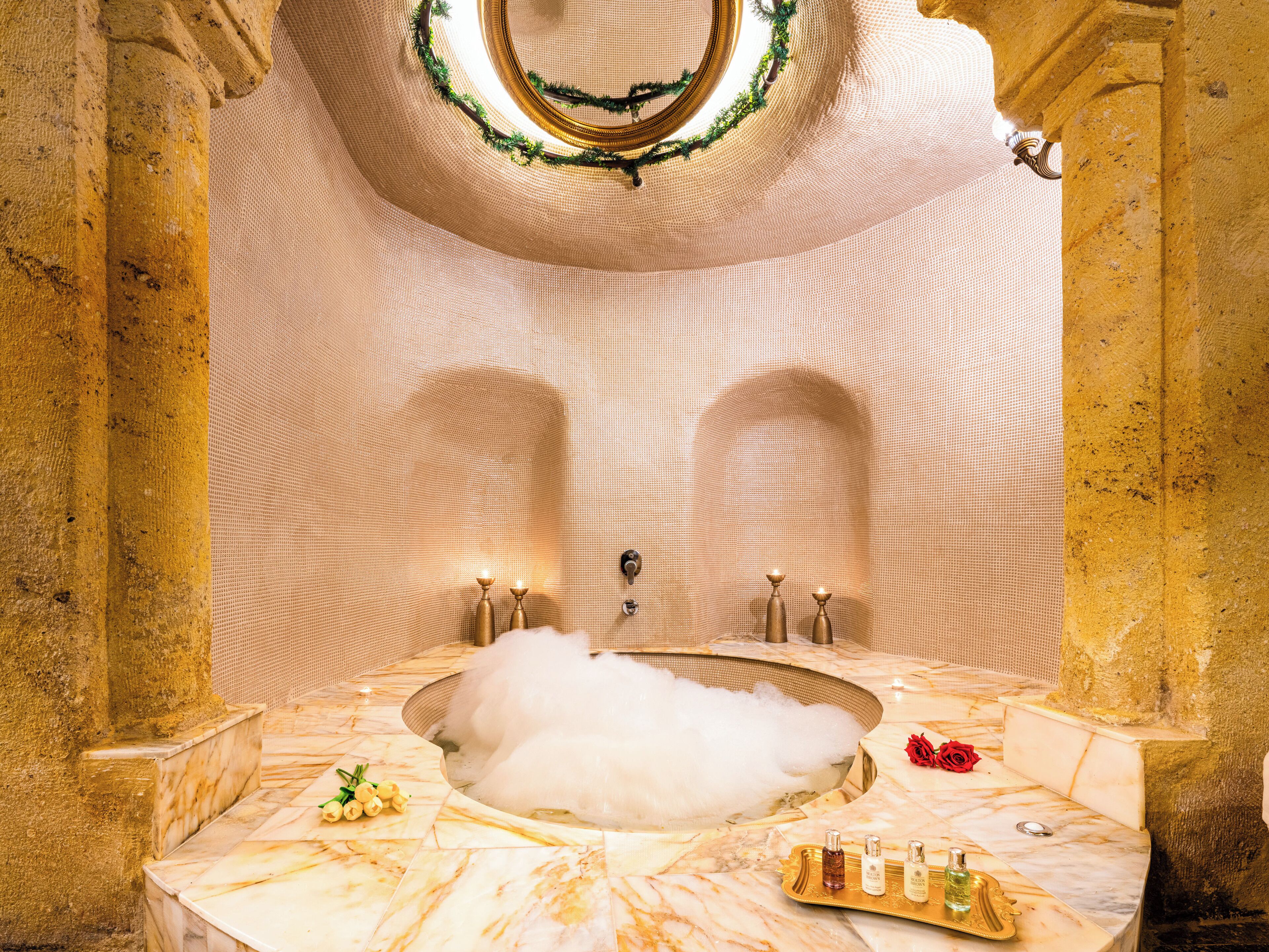 King Cave Suite | Baignoire à jets