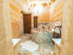 Superior Cave Suite | Djupt badkar