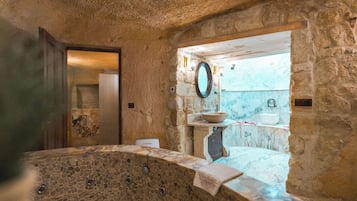 Harem Cave Suite | Bathroom