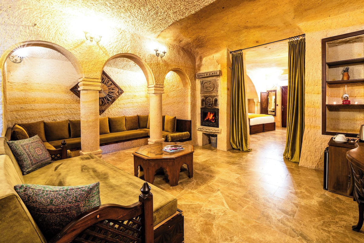 Superior Cave Suite | Premium bedding, minibar, in-room safe, individually decorated