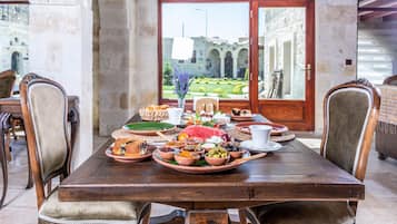 Free daily cooked-to-order breakfast