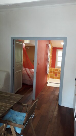 1 bedroom, iron/ironing board, free WiFi - apartment / terrace house in typical Catalan hamlet in Collioure Haven of peace between sea and mountain (Collioure)