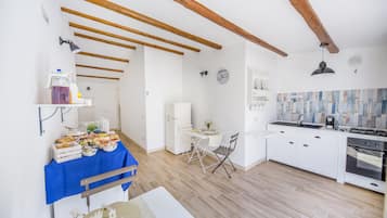 Café da manhã com buffet grátis todos os dias