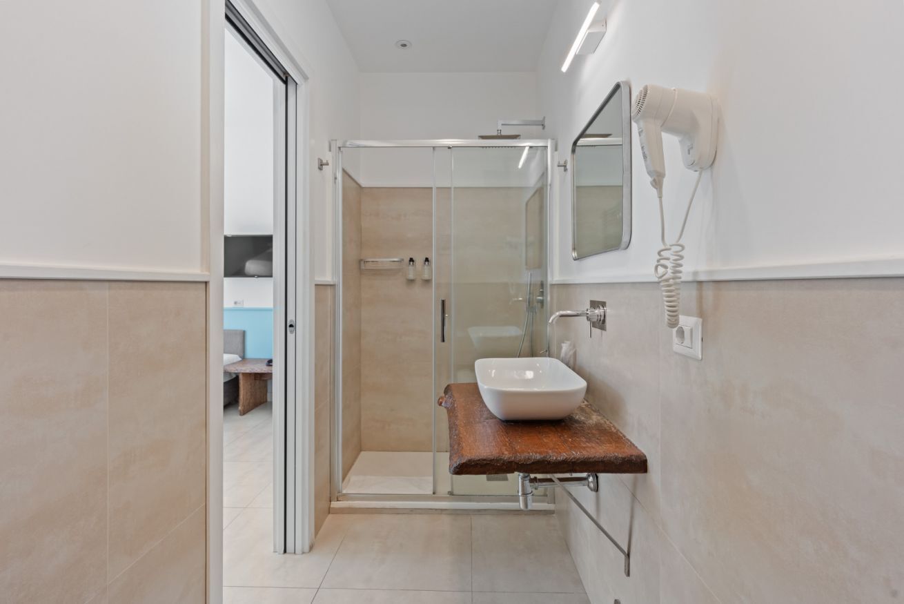 Dusche, kostenlose Toilettenartikel, Haartrockner, Bidet