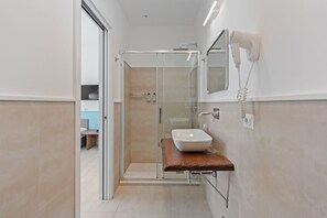 Shower, free toiletries, hair dryer, bidet - Romantic Suite Sorrento center with Balcony & View (Sorrento)