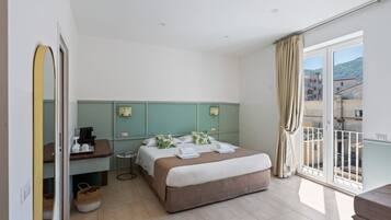 1 Schlafzimmer, Schreibtisch, Bügeleisen/Bügelbrett, Reisekinderbett