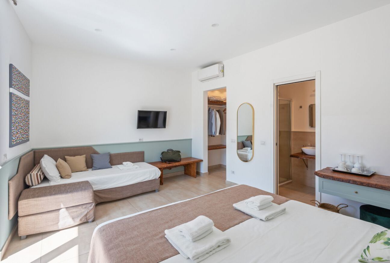 1 Schlafzimmer, Schreibtisch, Bügeleisen/Bügelbrett, Reisekinderbett