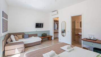 1 Schlafzimmer, Schreibtisch, Bügeleisen/Bügelbrett, Reisekinderbett