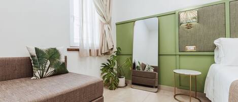 1 habitación, caja de seguridad en la habitación y escritorio