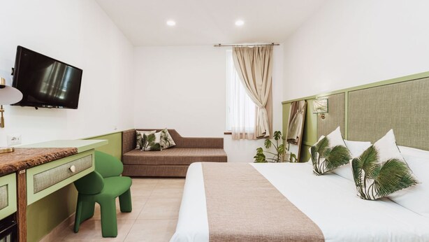 Unclassified image, 1 of 25, button - Modern & Elegant Suite in the heart of Sorrento (Sorrento)
