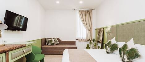 1 habitación, caja de seguridad en la habitación y escritorio