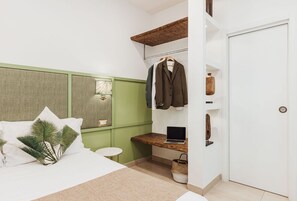1 habitación, caja de seguridad en la habitación y escritorio 