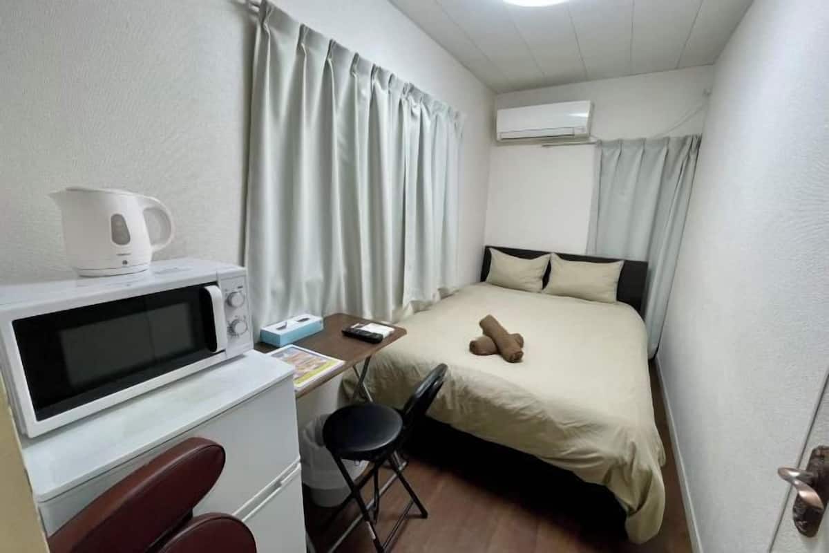 1 bedroom, blackout curtains, soundproofing, free WiFi