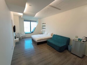 Tweepersoonskamer, uitzicht op stad | Donzen dekbedden, individueel gedecoreerd, gratis wifi