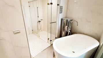 Deluxe Double Room, City View | Bathroom | Shower, free toiletries, hair dryer, towels