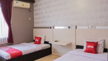 Standard Twin Room | Desk, free WiFi, bed sheets